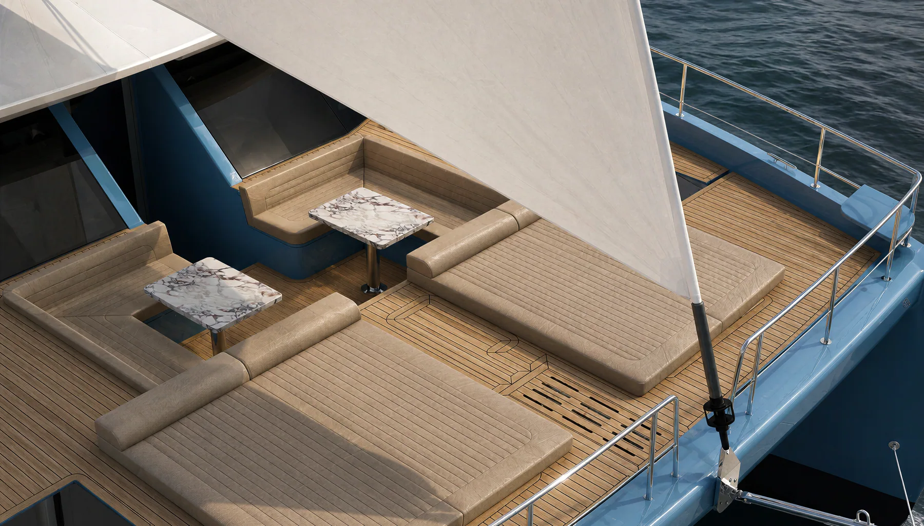 sv60 — Foredeck lounge under sail